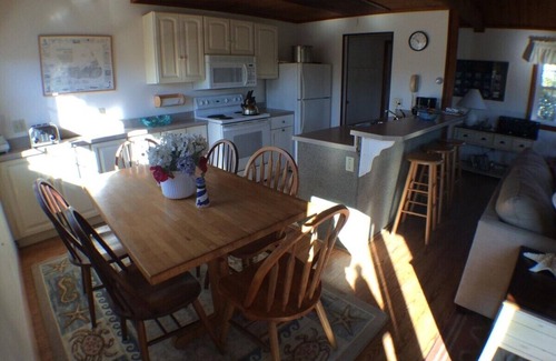 Madaket Cabaña | Charming 3-bedroom cottage in Nantucket short walk to private ocean beach.