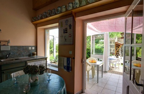 Marols Cabaña | Casa rural con encanto: jardín, chimenea, Wifi, ideal para familias en Marols