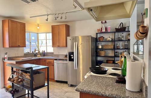 Alegre Community Cabaña | Charming 3-bedroom cottage with AC, fitness room in Tempe