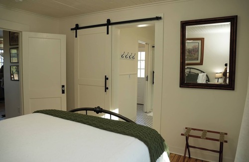 Caroleen Otro | Farmhouse in the woods, near a pond. Family friendly.