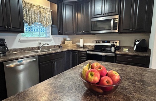 Saucier Otro | Charming 3-bedroom farmhouse in lovely Saucier with AC. This farm sits on 10 ac