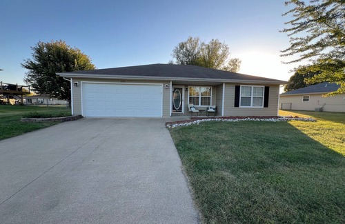 Boonville Casa | Charming 3-bedroom house with large fenced in backyard-Relax Enjoy Mid-Missouri
