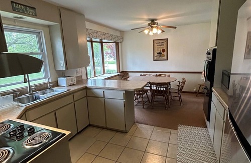 Coldwater Cabaña | Charming 3-bedroom home on Coldwater Lake