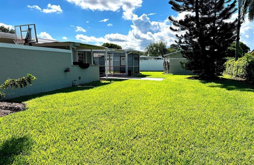 Homestead Casa | Charming 3-bedroom home with WiFi and AC in Homestead