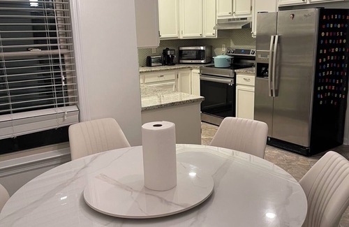 Keene Casa | Charming 3-bedroom house with WiFi and AC in lovely Lexington.