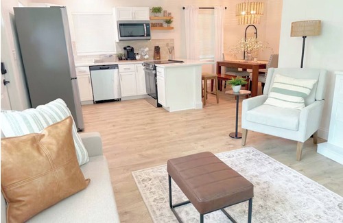 Tropic Casa | Charming 3-bedroom house with fitness room and AC in fabulous Melbourne