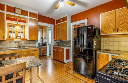 North Greece Casa | Charming 3-bedroom house in Rochester 2 min form waterfront & other activities
