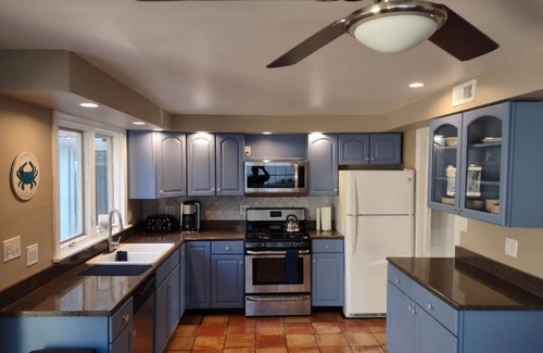 Rock Hall Casa | Charming 3-bedroom house in the Heart of Rock Hall with WiFi, AC