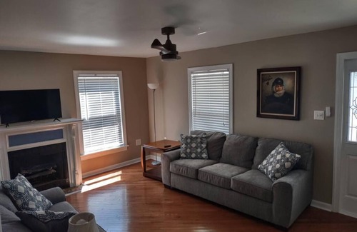 Rock Hall Casa | Charming 3-bedroom house in the Heart of Rock Hall with WiFi, AC