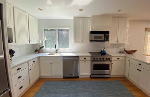 Wainscott Casa | Charming 3-bedroom house with AC, WiFi and heated pool in lovely Wainscott