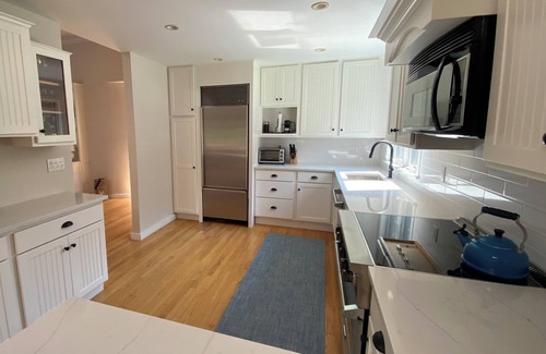 Wainscott Casa | Charming 3-bedroom house with AC, WiFi and heated pool in lovely Wainscott