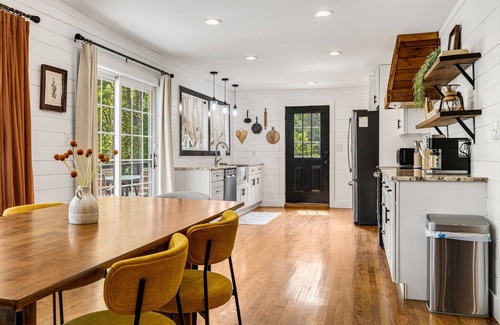 Canton Casa | Charming 3-Bedroom Home - Power, Water, Fast WiFi, Firepit, Grill - 25m to AVL