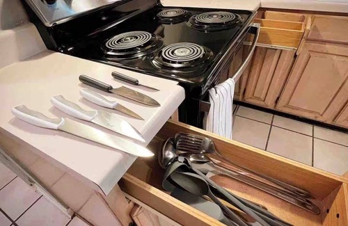 East Memphis Casa | Charming 3-Bedroom Home with Game Room, Spacious Backyard, and Outdoor BBQ