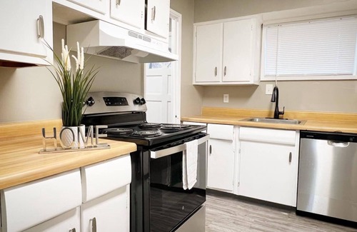 East Memphis Casa | Charming 3-Bedroom Home with Game Room, Spacious Backyard, and Outdoor BBQ