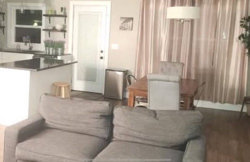 Cortland Casa | Charming 3-bedroom house close to the lake