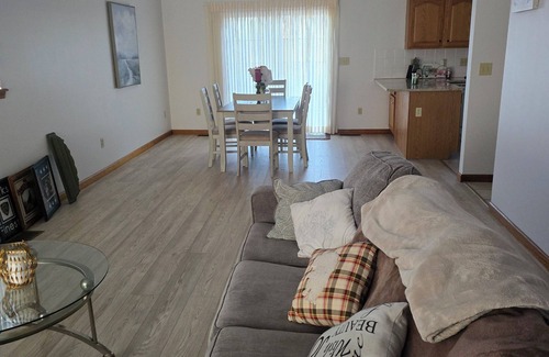 Sybertsville Casa | Charming 3-bedroom house MUST BE A LAND OWNER IN EAGLE ROCK RESORT