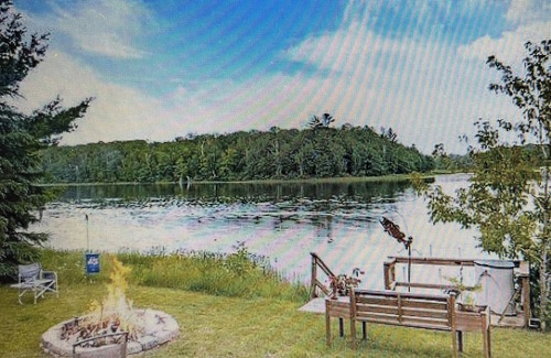 Superior Casa | Charming 3-bedroom house on Lake Amnicon, in Superior, WI.