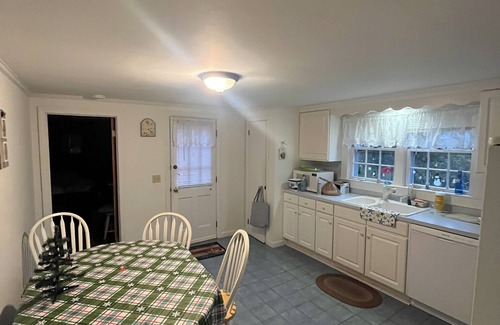 East Harwich Casa | Charming 3-bedroom house in fabulous Harwich 1 mile from Red River Beach