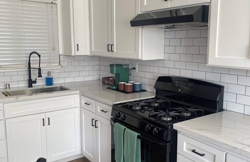 Modesto Casa | Charming 3-bedroom house with WiFi, AC in Modesto
