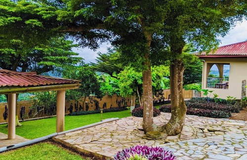 Aburi Casa | Charming 3-bedroom house in enchanting Aburi with WiFi, AC