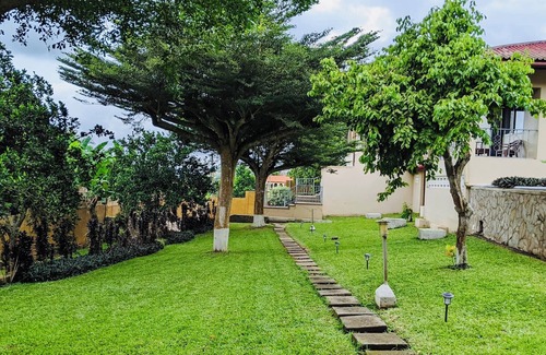 Aburi Casa | Charming 3-bedroom house in enchanting Aburi with WiFi, AC