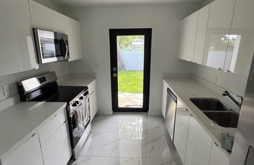 Gladeview Casa | Charming 3-bedroom house in cool Miami with AC, WiFi