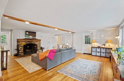 Bridgeton Casa | Charming 3-bedroom lake house with a seasonal private pool and seasonal hot tub!