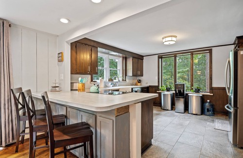 Bridgeton Casa | Charming 3-bedroom lake house with a seasonal private pool and seasonal hot tub!