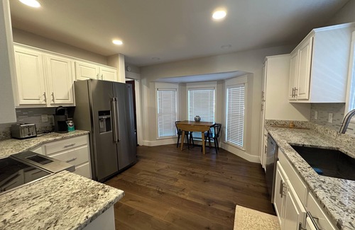 Wiley Casa | Charming 3 bedroom Lake Burton cottage; sleeps 9; boat house with slip