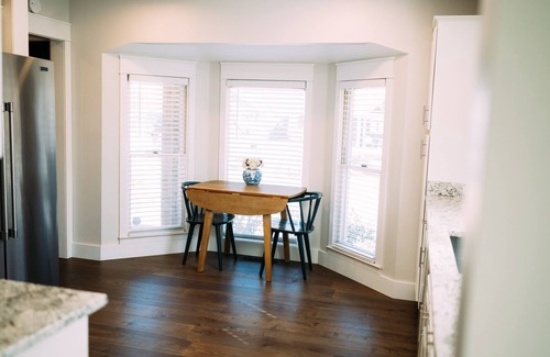 Wiley Casa | Charming 3 bedroom Lake Burton cottage; sleeps 9; boat house with slip