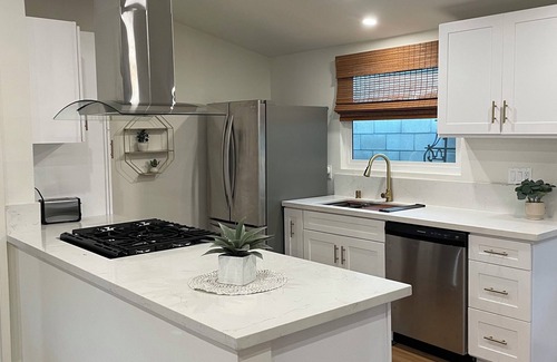 Downtown Casa | Charming 3-bedroom on quiet street 2 miles from Newport Coast