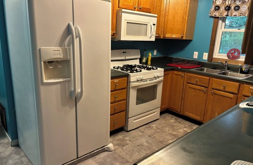 Macomb Casa | Charming 3-bedroom pet friendly home in Macomb