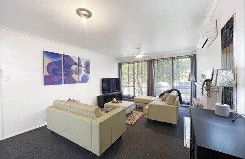 Benalla West Casa | Charming 3 Bedroom Railway Cottage