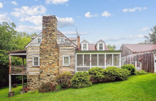 Waterford Cabina | Charming 3-bedroom rebuilt Cabin in Waterford,VA