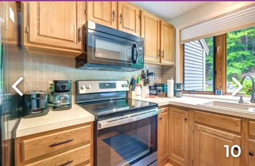 Bristol Casa | Charming 3-bedroom townhome in fabulous Bristol/Alexandria closeto Newfound Lake