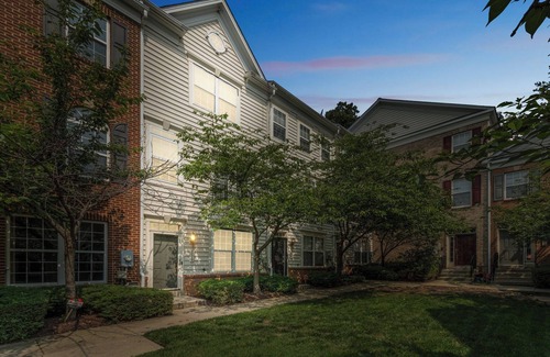 Bellevue Casa | Charming 3-bedroom townhome with AC, WiFi, Free Parking in lovely Washington, DC