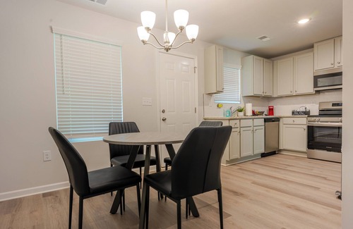 Austell Casa | Charming 3-bedroom townhome in Austell near Six-Flags and I-20