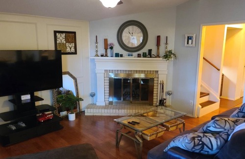 Bedford Casa | Charming 3-bedroom Townhome with Fireplace and Private Patio