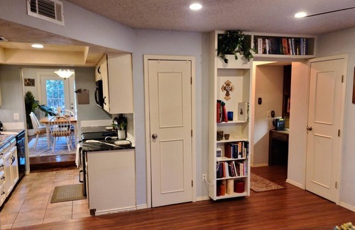 Bedford Casa | Charming 3-bedroom Townhome with Fireplace and Private Patio