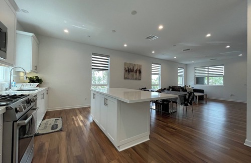 Irvine Business Complex Casa | Charming 3-bedroom townhome close to Newport beach SCP and Disney
