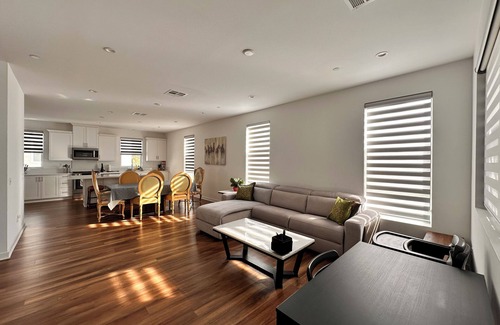 Irvine Business Complex Casa | Charming 3-bedroom townhome close to Newport beach SCP and Disney