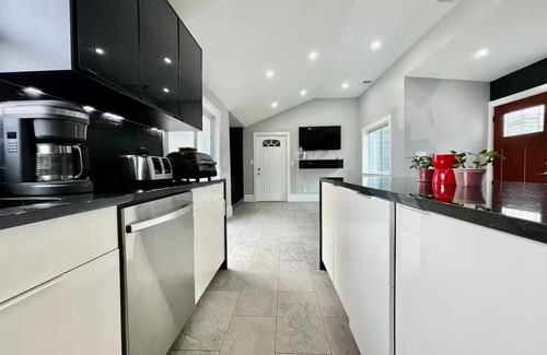 Bridgewater Casa | Charming 3-bedroom house in Bridgewater with AC