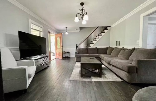 Bridgewater Casa | Charming 3-bedroom house in Bridgewater with AC
