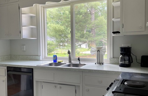 Hunter Mill Casa | Charming 3-bedroom house in wonderful Great Falls with WiFi, AC