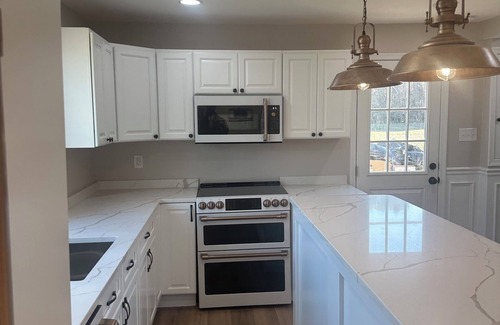 Edwardsville Casa | Charming 3-bedroom house on PRIVATE BEACH in lovely Heathsville