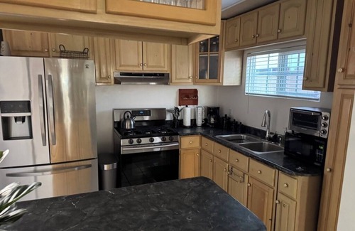 Burbank Casa | Charming 3-bedroom house in brilliant Los Angeles with WiFi, AC