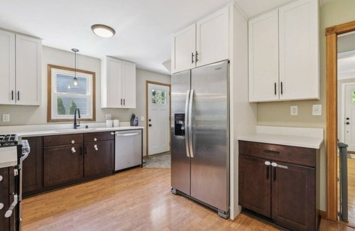 St. Louis Park Casa | Charming 3-bedroom house in Saint Louis Park, Family Friendly and Pet Friendly!