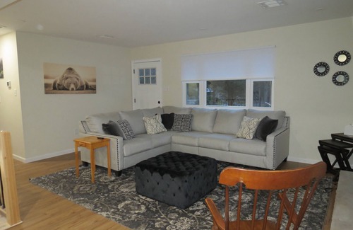 Tunkhannock Township Casa | Charming 3-bedroom house with AC, WiFi in serene Pocono Lake