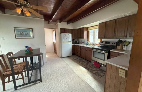 Brier Hill Casa | Charming 3-bedroom WATERFRONT cabin on the St. Lawrence River!