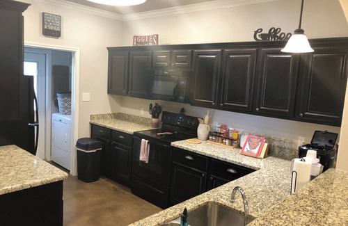 Wellborn Casa | Charming 3Bed/3Bath Aggieland townhome located 4 miles from Texas A&M University